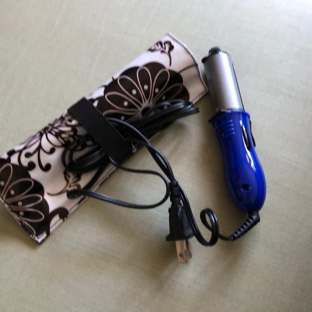Travel curling iron